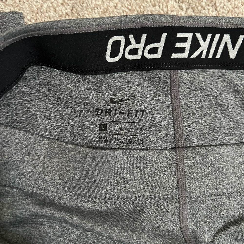 Grey Nike UT leggings